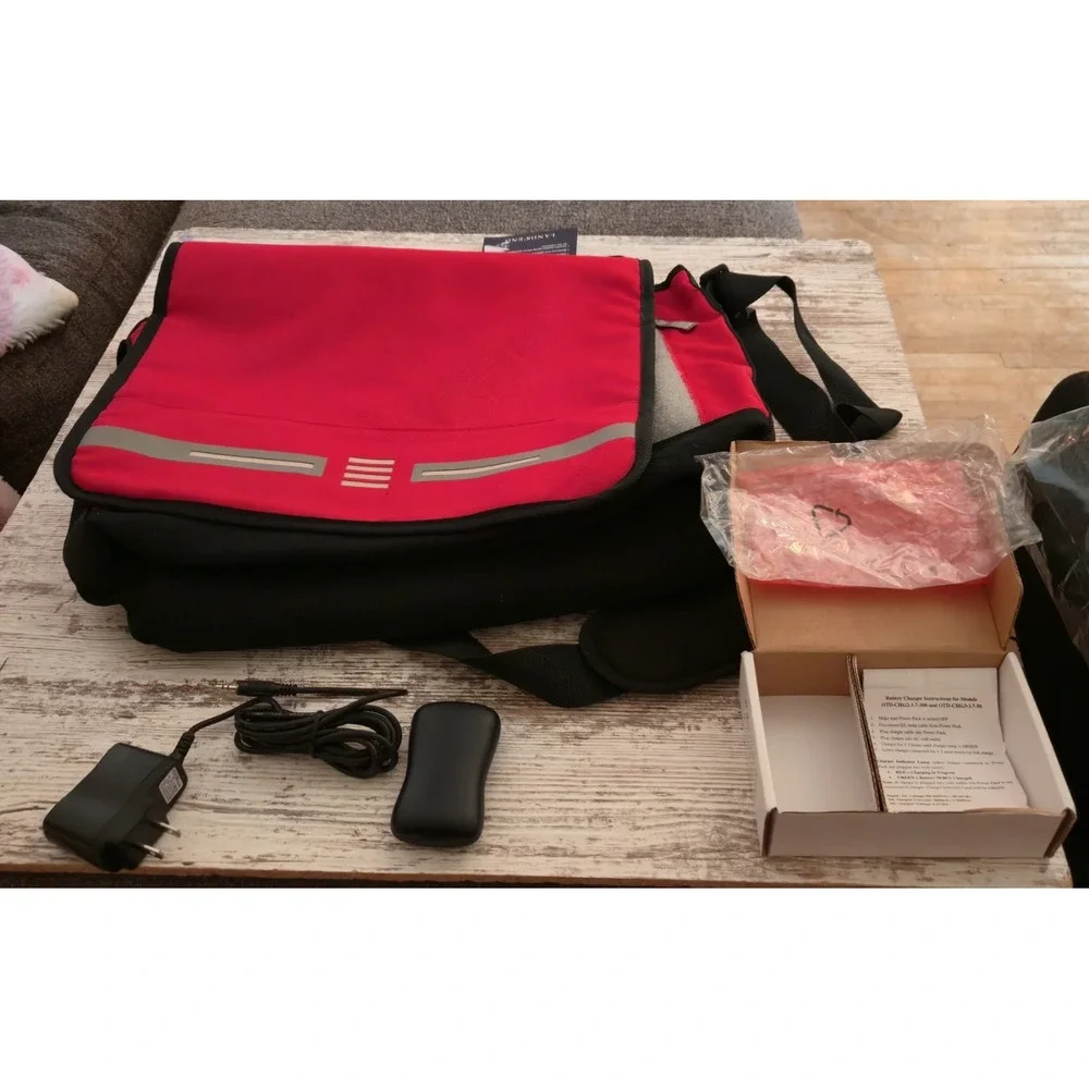 Lands' End Cool Blue Light-Up Messenger Bag Red Black Laptop Commuter B4C-MB